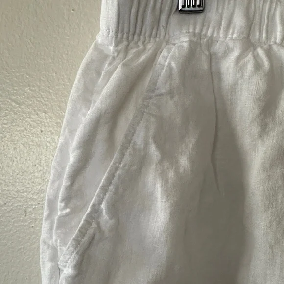 Tahari Women's Crisp White Athletic Shorts - Picture 3 of 6